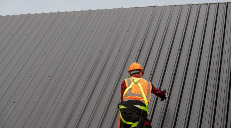 Professional gutter cleaning in Mills, NM